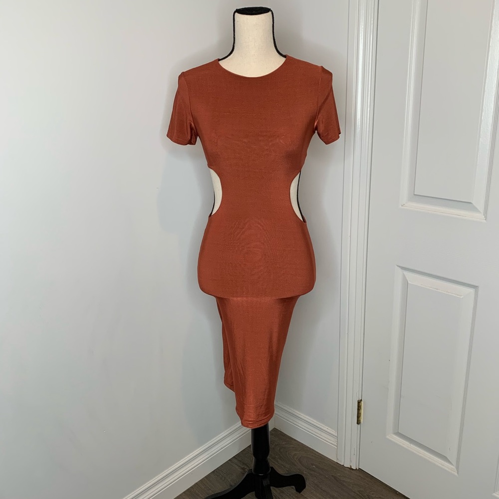 Missguided Short sleeve lined cut out waist dress